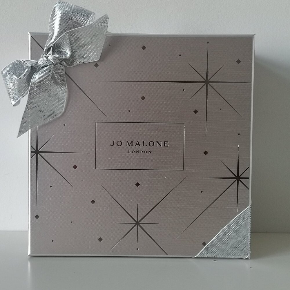 New JO MALONE Silver Holiday Limited Edition Gift Box 8" x 8" x 3.25" Bow Ribbon